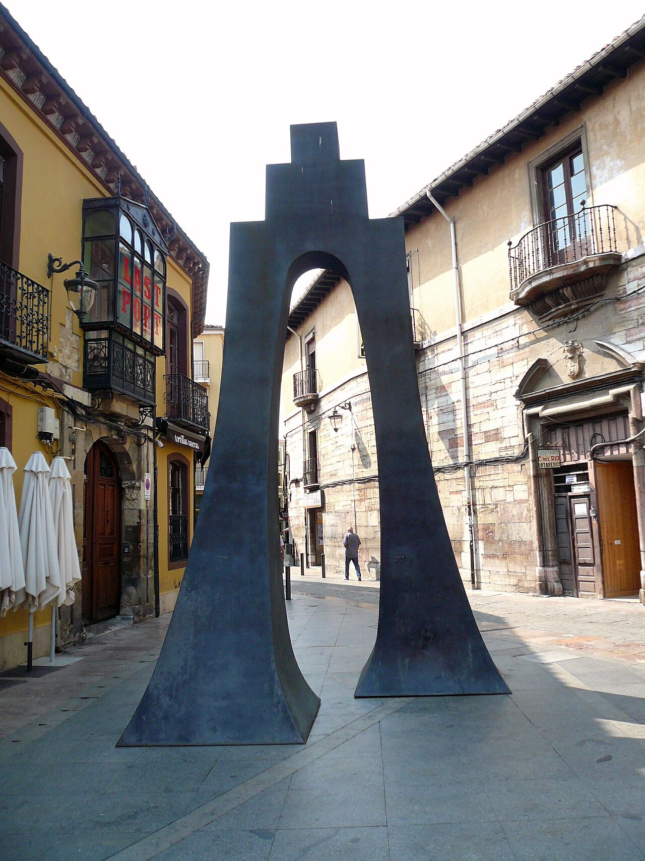 Plaza Torres de Omaña, en el Barrio Romántico de León